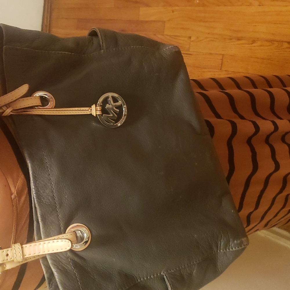 Michael Kors bag - Picture 3 of 3